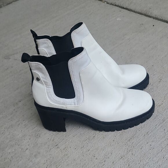 Simply Vera Vera Wang 9 Black White Boots Shoes Stretchy Comfy grunge edgy - Picture 1 of 7